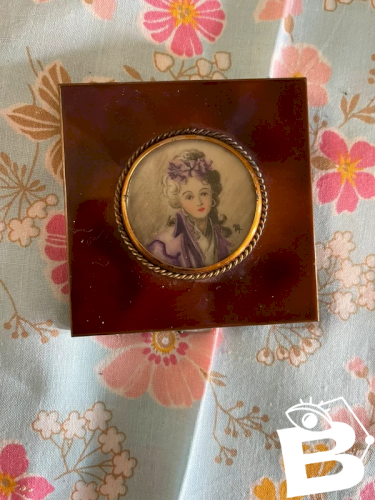 Poudrier avec miniature