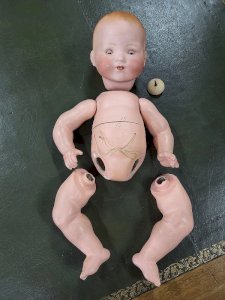 ANTIQUE DOLL TO RESTORE PORCELAIN HEAD N°1