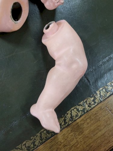 POUPEE ANCIENNE A RESTAURER TETE EN PORCELAINE  N°1