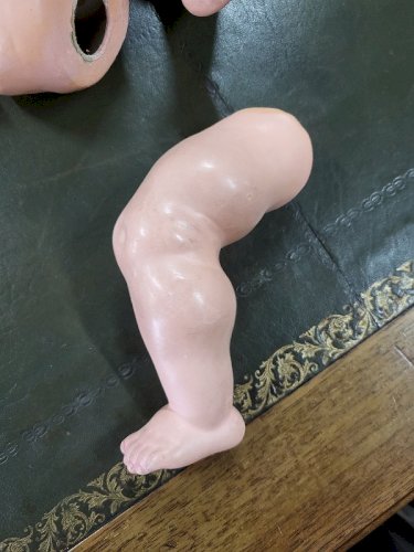 POUPEE ANCIENNE A RESTAURER TETE EN PORCELAINE  N°1