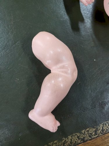 POUPEE ANCIENNE A RESTAURER TETE EN PORCELAINE  N°1