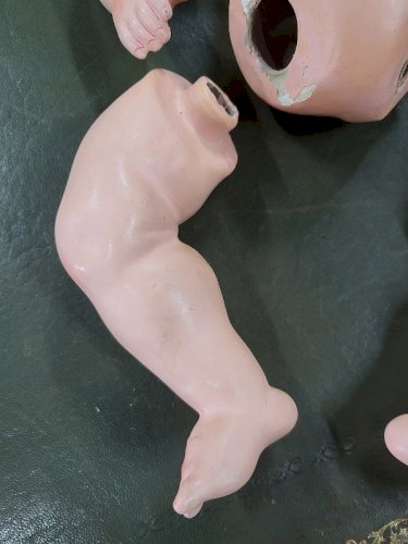 POUPEE ANCIENNE A RESTAURER TETE EN PORCELAINE  N°1