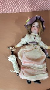 POUPEE ANCIENNE SFBJ 60 PARIS 12/0 AVEC OMBRELLE