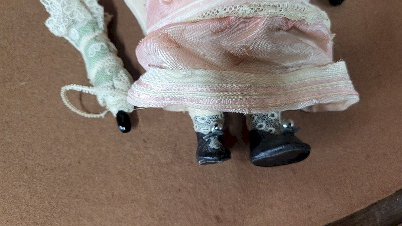 POUPEE ANCIENNE SFBJ 60 PARIS 12/0 AVEC OMBRELLE