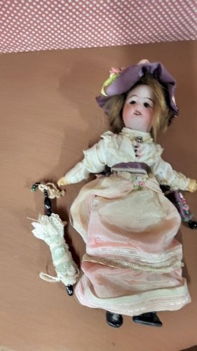 POUPEE ANCIENNE SFBJ 60 PARIS 12/0 AVEC OMBRELLE