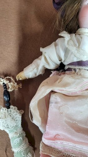 POUPEE ANCIENNE SFBJ 60 PARIS 12/0 AVEC OMBRELLE