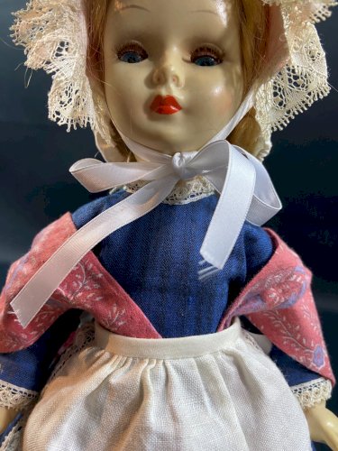 Poupée Bella vintage costume régional Lorraine années 60