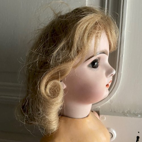 Poupée blonde tête en porcelaine début XXe M3750