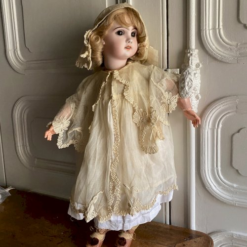 Poupée blonde tête en porcelaine début XXe M3750