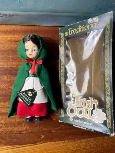 Poupée Irlandaise en boîte vintage