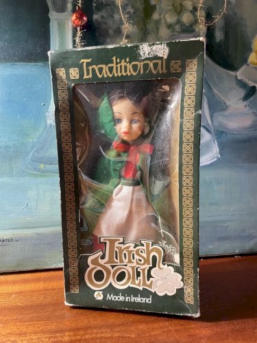 Poupée Irlandaise en boîte vintage