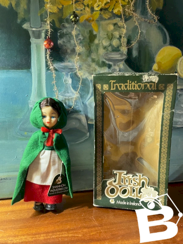 Poupée Irlandaise en boîte vintage