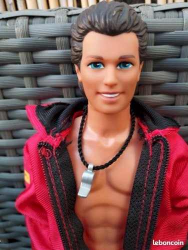 poupee Ken maitre nageur Baywatch 