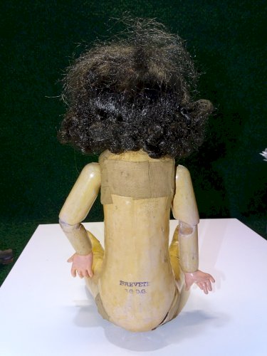 -POUPEE TETE PORCELAINE BOUCHE OUVERTE 4 DENTS Marquée B et 0 Breveté SGDG    D