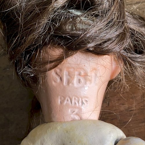 Poupée XXe SFBI Paris N°3 carton bouilli M3747