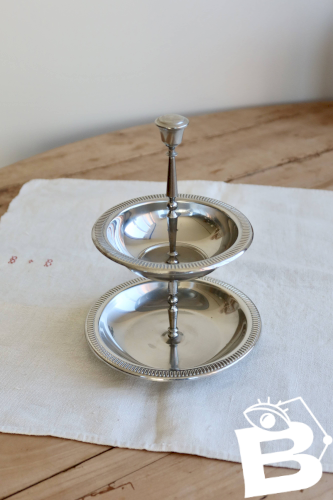 Présentoir vintage 2 étages métal argenté - Serviteur à desserts