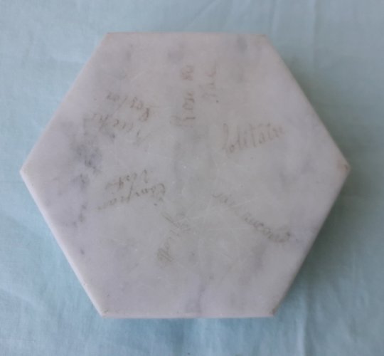 Presse papier marbre hexagonal