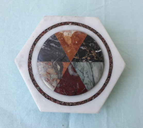 Presse papier marbre hexagonal