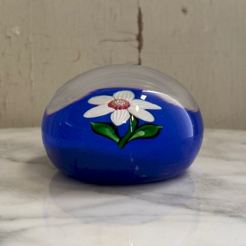 Presse-papier ou sulfure cristal Saint-Louis XXe SL 1984 fleur blanche M3566