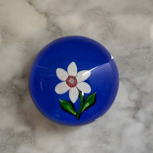 Presse-papier ou sulfure cristal Saint-Louis XXe SL 1984 fleur blanche M3566