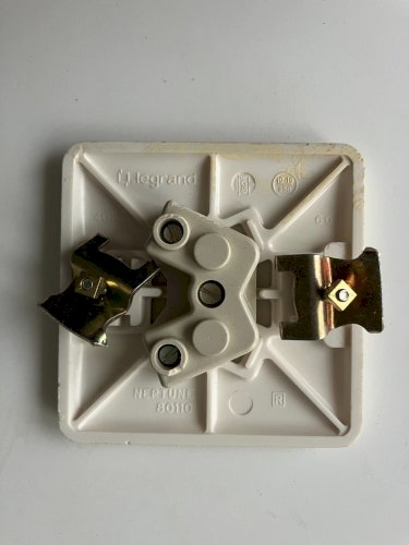 Prise Legrand Neptune 1 ancienne SANS terre ref 80110