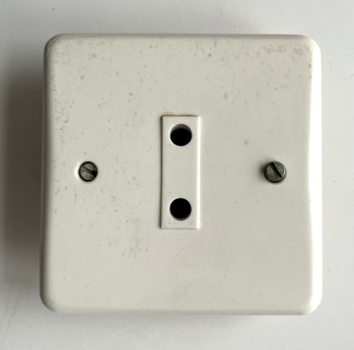 Prise Legrand Neptune 1 ancienne SANS terre ref 80110