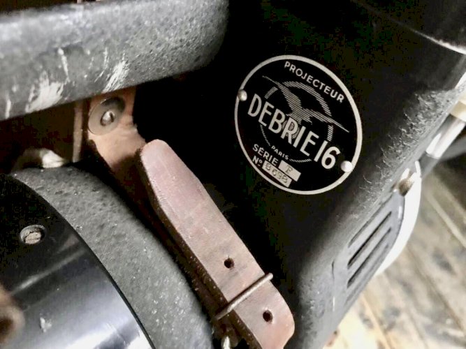 Projecteur sonore vintage 16 mm type MB 15 Debrie,appareil ancien avec enceinte