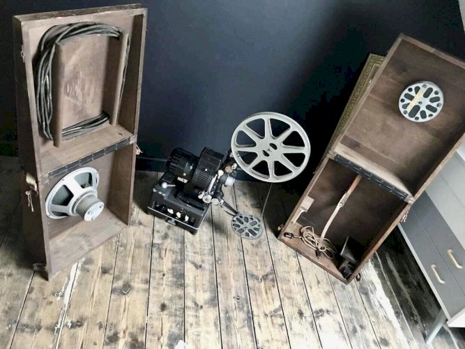 Projecteur sonore vintage 16 mm type MB 15 Debrie,appareil ancien avec enceinte