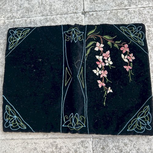 Protège mouchoirs 19e en velours Soie Peint à la main Floral Collection Ancien