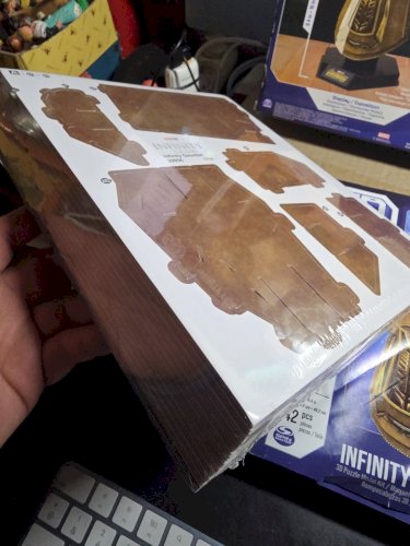 puzzle 3D  INFINITY GAUNTLET  MARVEL ,neuf boite