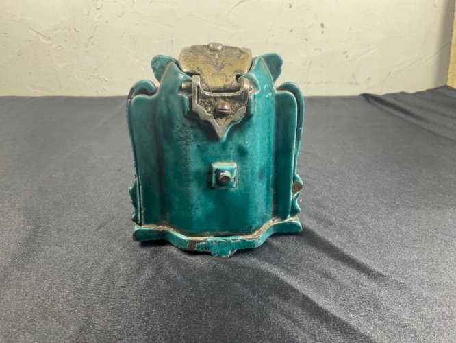 Pyrogène en Fonte Emaillée Vert en forme de poile à bois  Art Déco 1920-30 .