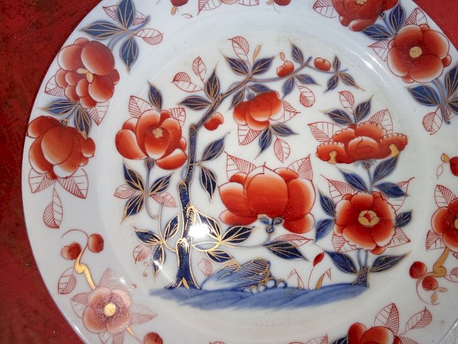 Quatre assiettes en porcelaine Japonaise 