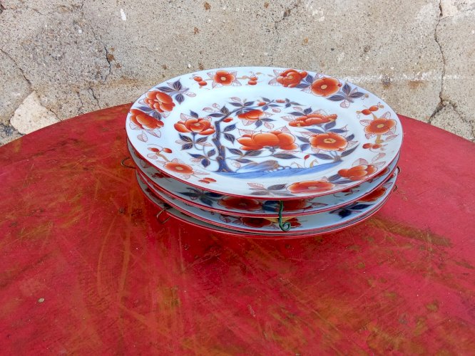 Quatre assiettes en porcelaine Japonaise 