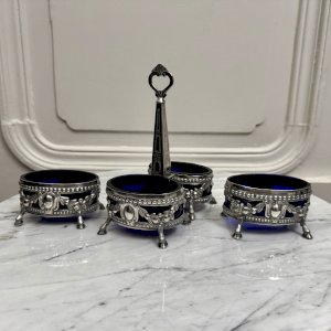 Quatre salières en argent massif Napoléon III XIXe pieds boucs M3918