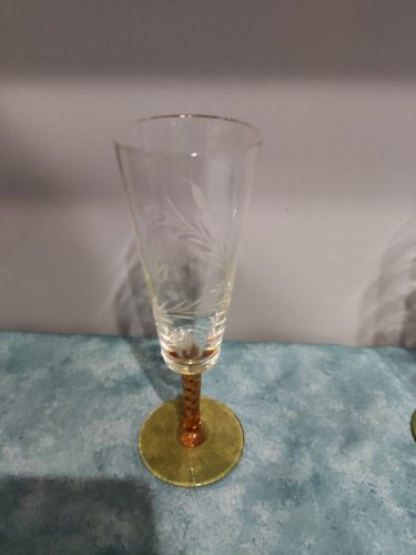 Quatre verres à pied ouvintage