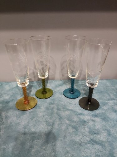 Quatre verres à pied ouvintage