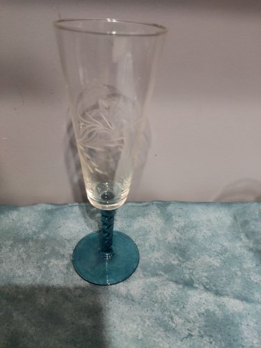 Quatre verres à pied ouvintage