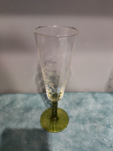 Quatre verres à pied ouvintage