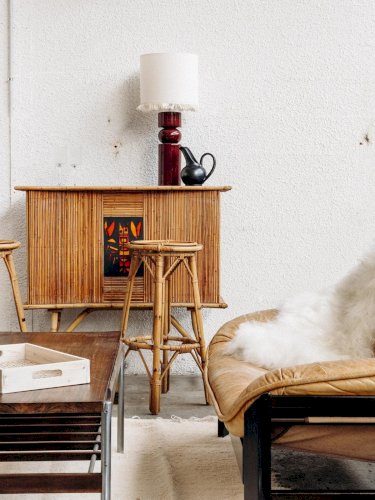 Quentin, le bar et les tabourets en rotin N°21