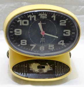 - RADIO REVEIL A TRANSISTOR VINTAGE SPACE AGE JAPY pur jus de GRENIER VITRINE  D