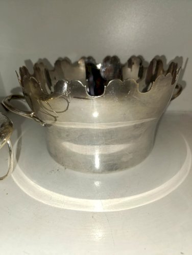 rafraichissoir avec pique fleur et bougeoir en metal argente Plasait orfevre  en bon etat