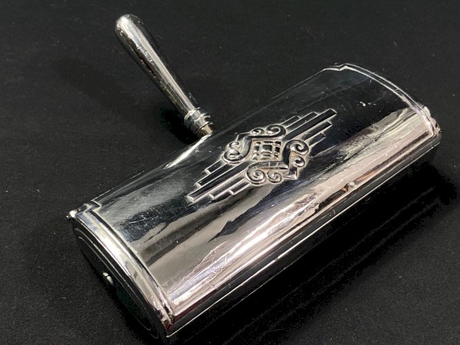 Ramasse-miettes de table en métal chromé milieu XXe