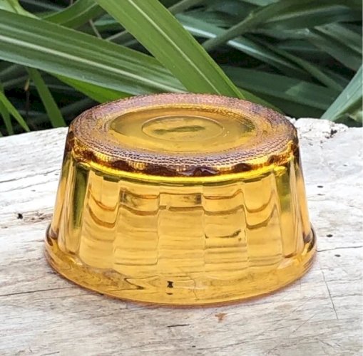 Ramequins vintage en verre ambré Vereco