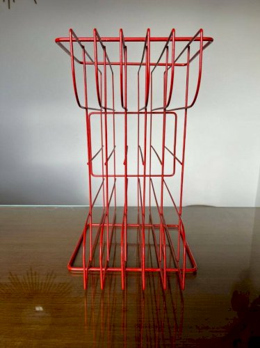 RANGE VINYLES MINIMALISTE EN FIL DE METAL LAQUE ROUGE ANNEES 70 VINTAGE 