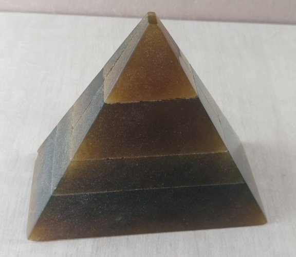 Rare ancienne pyramide / presse papier, en cristal, Daum