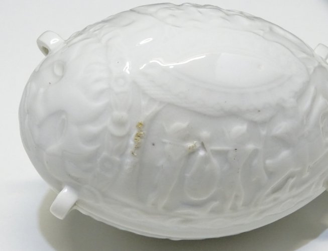 -RARE BELLE POIRE A POUDRE PORCELAINE BLANCHE XIXe SCENES de CHASSE COLLECTION D