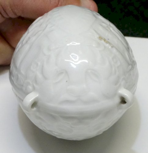 -RARE BELLE POIRE A POUDRE PORCELAINE BLANCHE XIXe SCENES de CHASSE COLLECTION D