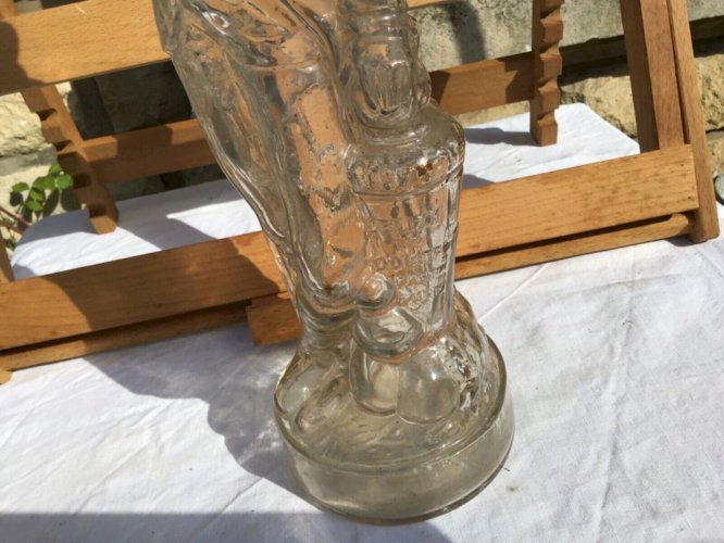 RARE BOUTEILLE EN VERRE A SUJET LEGRAS "GENTILHOMME " MARQUÉ DÉPOSE goulot cassé