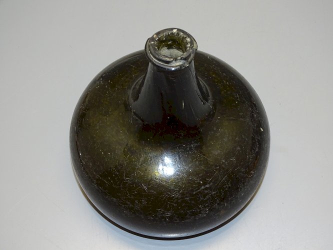 - RARE BOUTEILLE OIGNON XVIIe verre soufflé HAUTE EPOQUE VIN CAVE