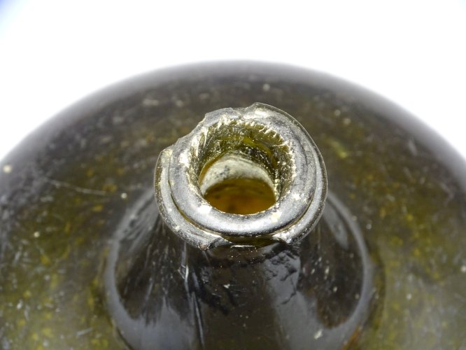 - RARE BOUTEILLE OIGNON XVIIe verre soufflé HAUTE EPOQUE VIN CAVE